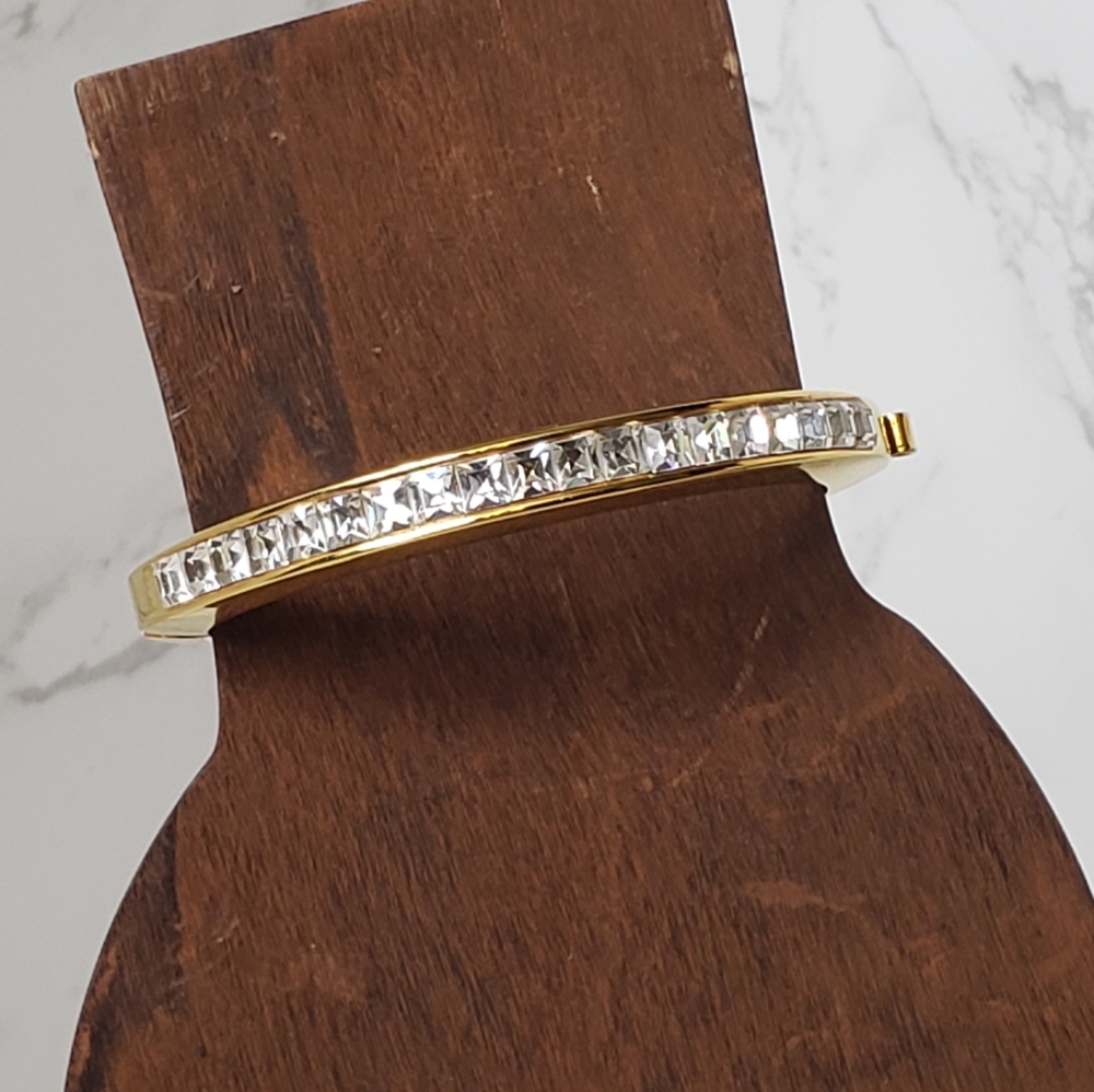 VINTAGE Hinged Bangle Bracelet Faceted Rhinestone